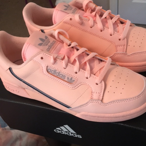 Big kids 5 1/2 adidas only worn once ! - Picture 2 of 4